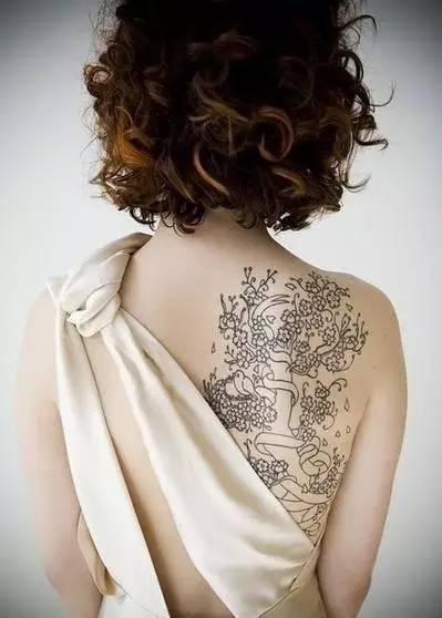 吃瓜纹身网红图片女,独特风格引关注