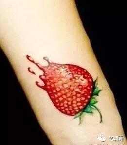 吃瓜纹身网红,网红吃瓜界的时尚新宠